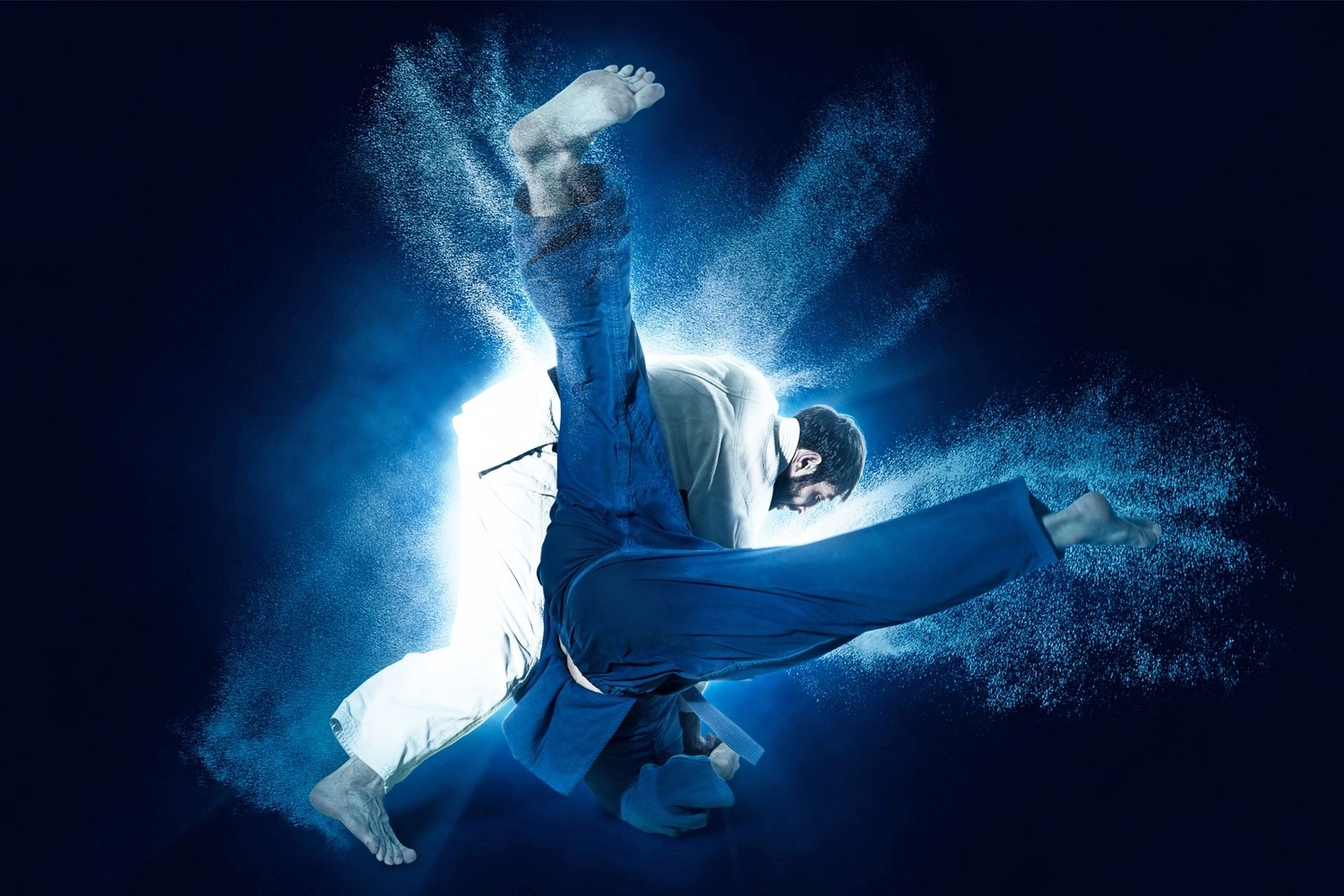 Atrium Sports e.V. – Kampfsport und Fitness – Judo ist eine moderne japanische Kampfkunst und olympische Wettkampfsportart, bei der es darum geht, den Gegner zu Boden zu werfen und ihn zu immobilisieren oder zu überwältigen.