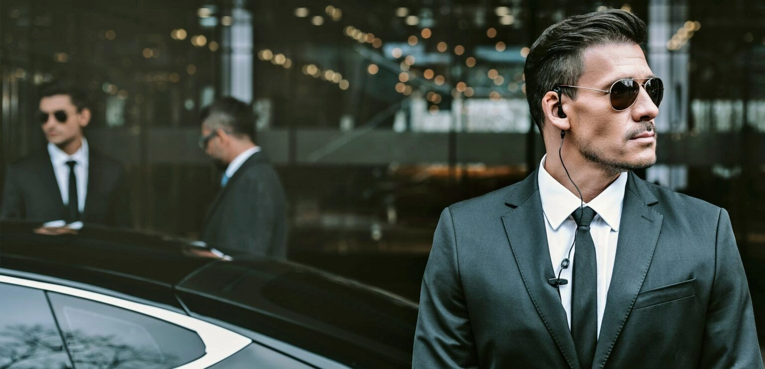 Atrium Sports e.V. - Kampfsport und Fitness - Personen, die an einem Hindernisparcours teilnehmen.